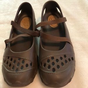 Gold/brown rubber Skechers